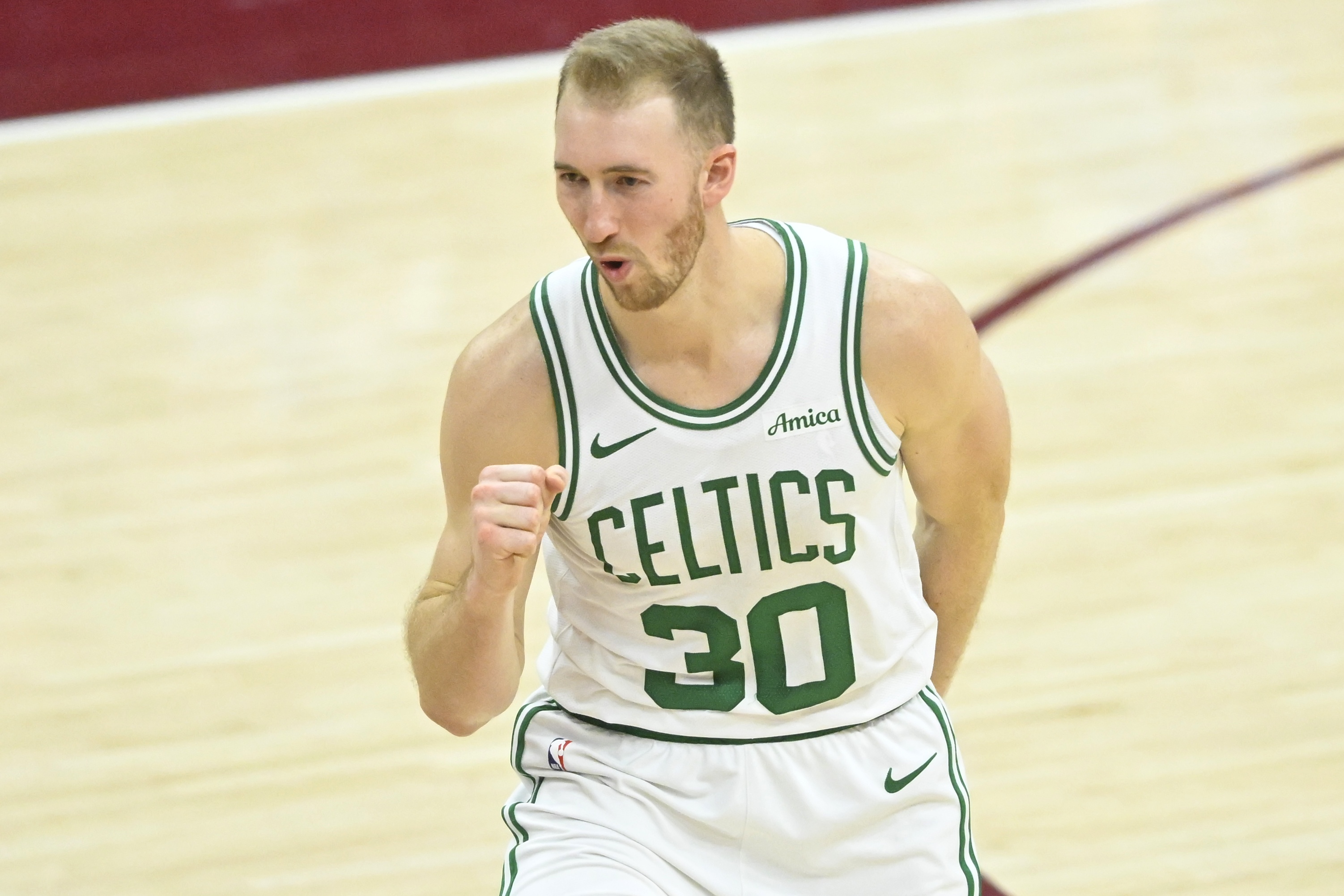 皇冠体育官网-队记谈绿军轮换阵容：豪泽和科塔会是首发 蒂尔曼出场时间将很少