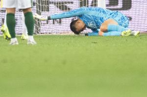 皇冠体育-康复师谈韩佳奇伤势：还在追恢复进度，这赛季确实是踢不了