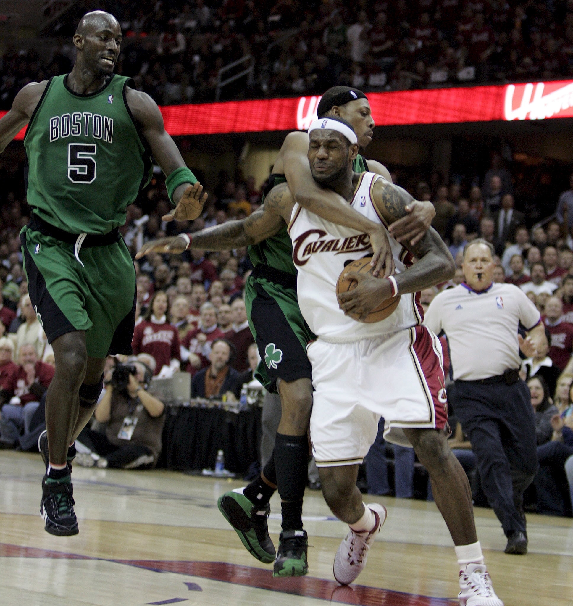 皇冠体育官方网站-皮尔斯：08年老詹把骑士带到了不该企及的高度 埋下了决定1的种子