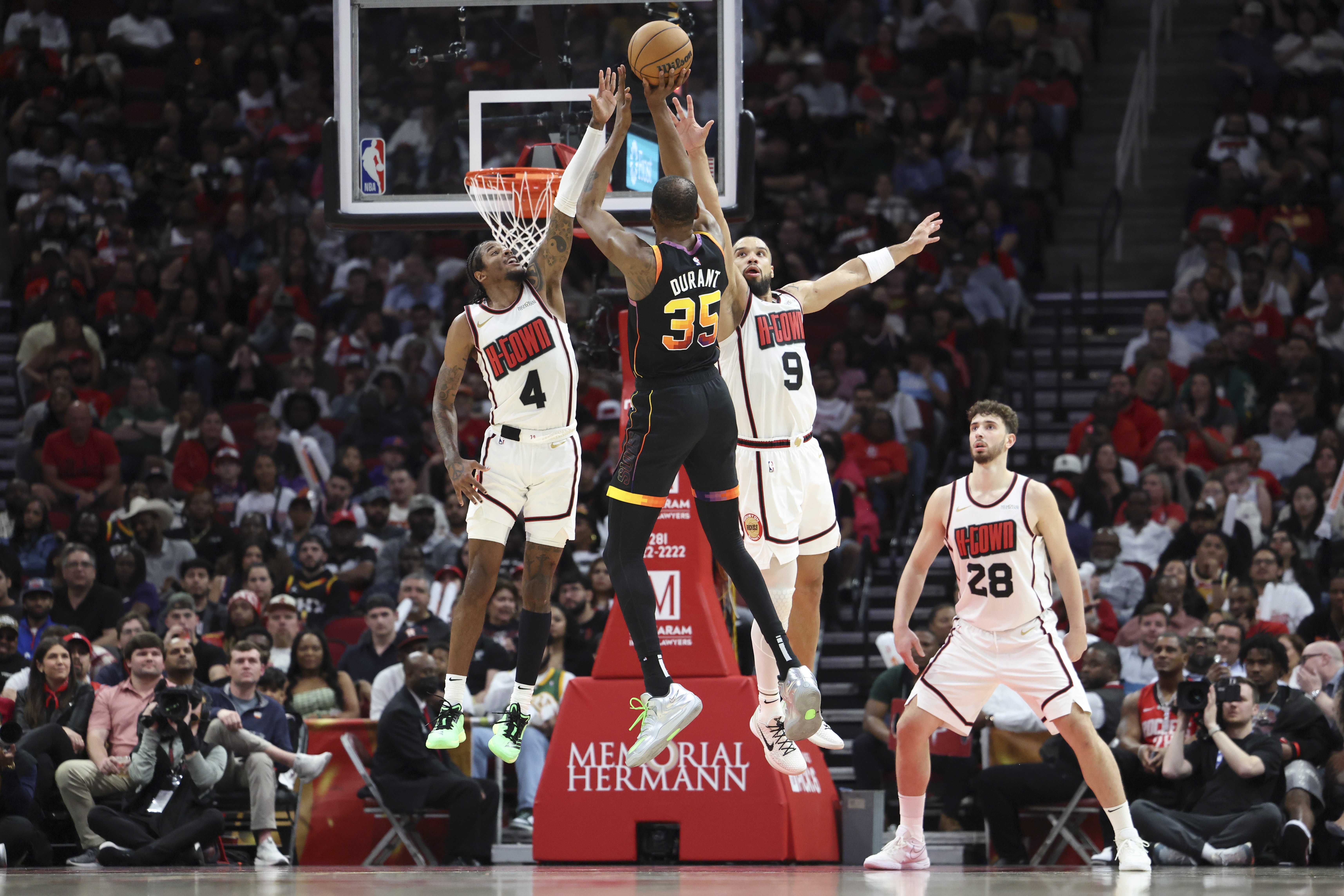 申京：与KD对阵时我让他别包夹 他说我已是全明星不能总想着单打