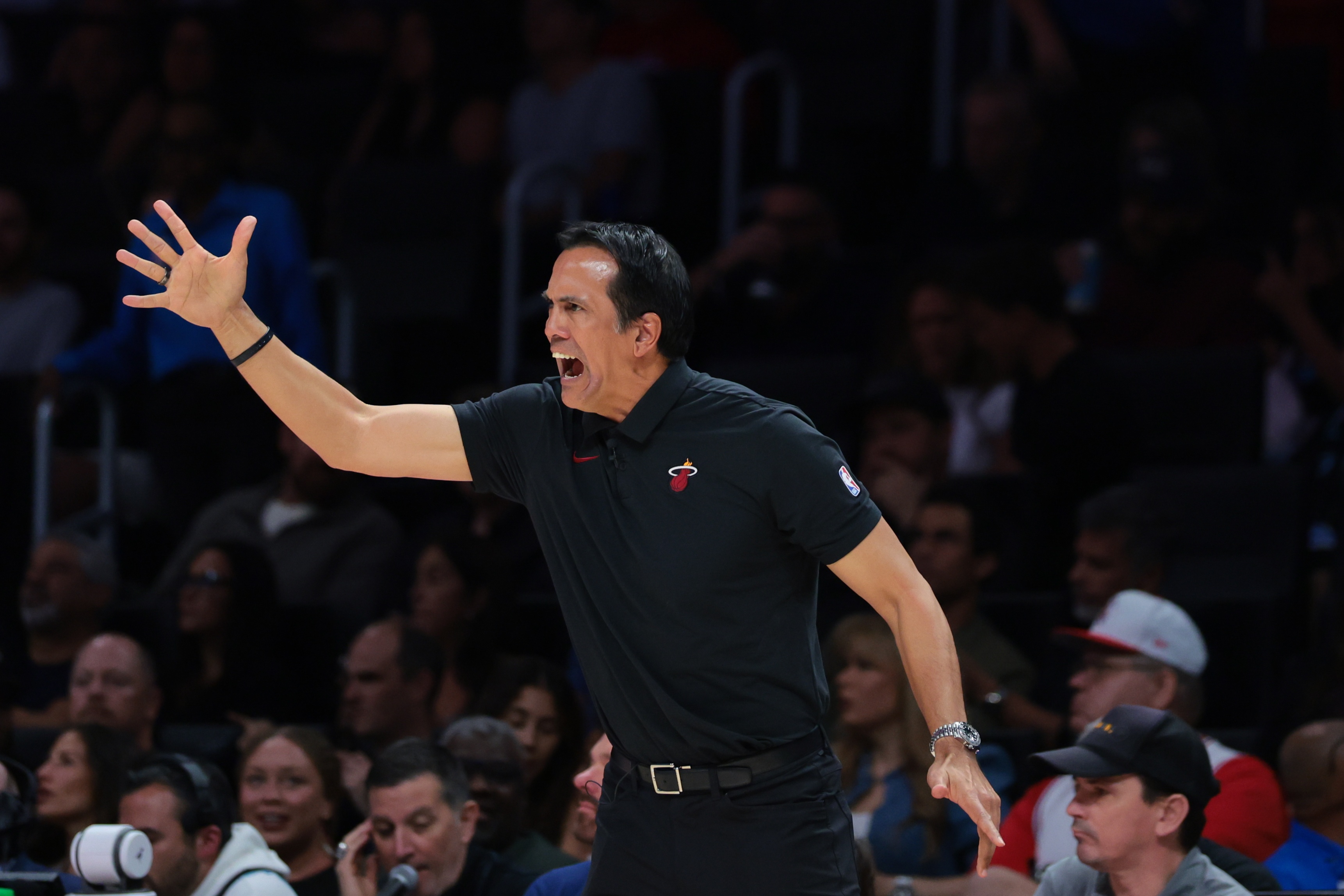 皇冠体育官网-热火魔术裁判报告：全场无漏判错判！吹热火5秒违例为正确判罚