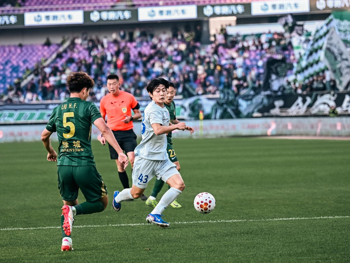 皇冠体育官方网站-中超观察｜超高上座率令人欣喜，争议判罚需要警惕|杨皓宇|点球|浙江队|联赛|浙江职业足球俱乐部_新浪体育_新浪新闻